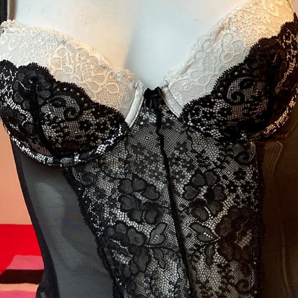 Victoria's Secret Lace Corest with Garters - Picture 9 of 11